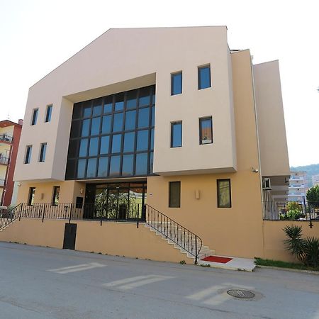 Montania Town Hotel Муданья Экстерьер фото