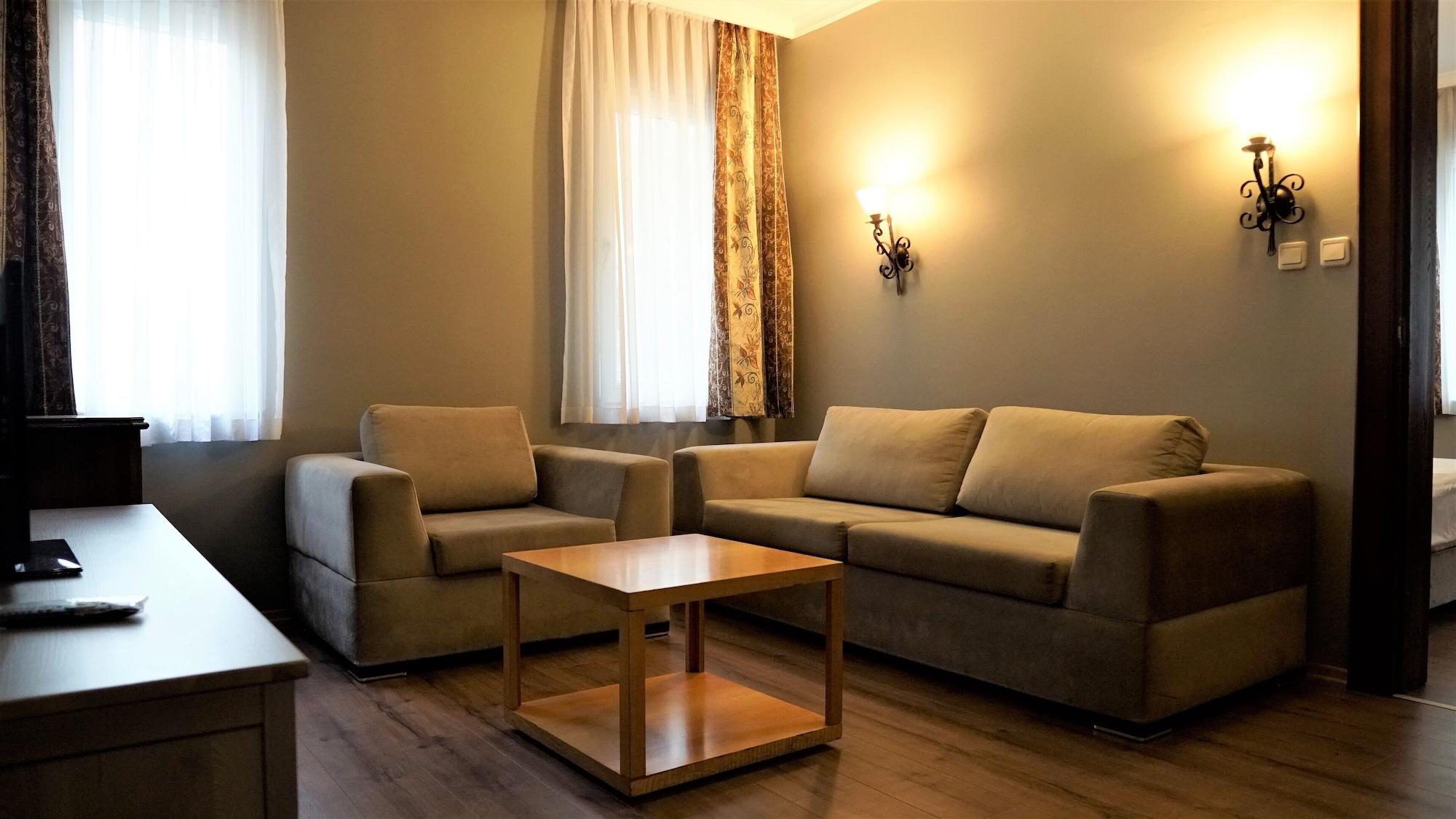 Montania Town Hotel Муданья Экстерьер фото