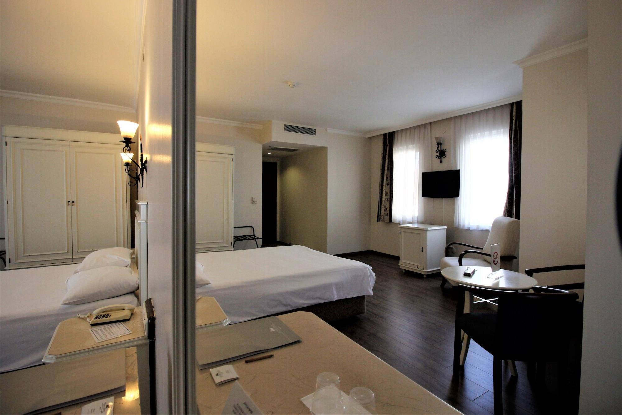 Montania Town Hotel Муданья Экстерьер фото