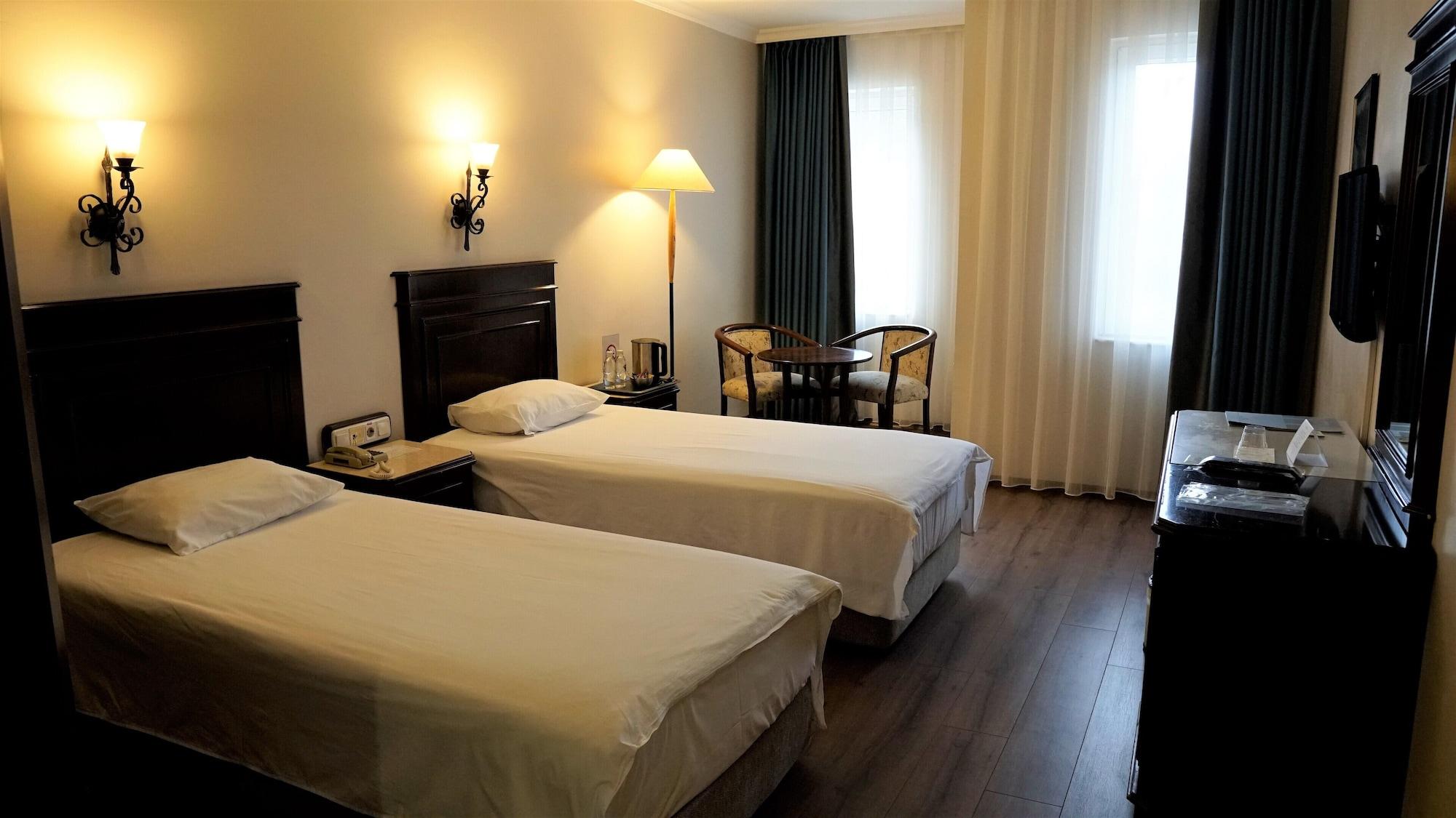 Montania Town Hotel Муданья Экстерьер фото