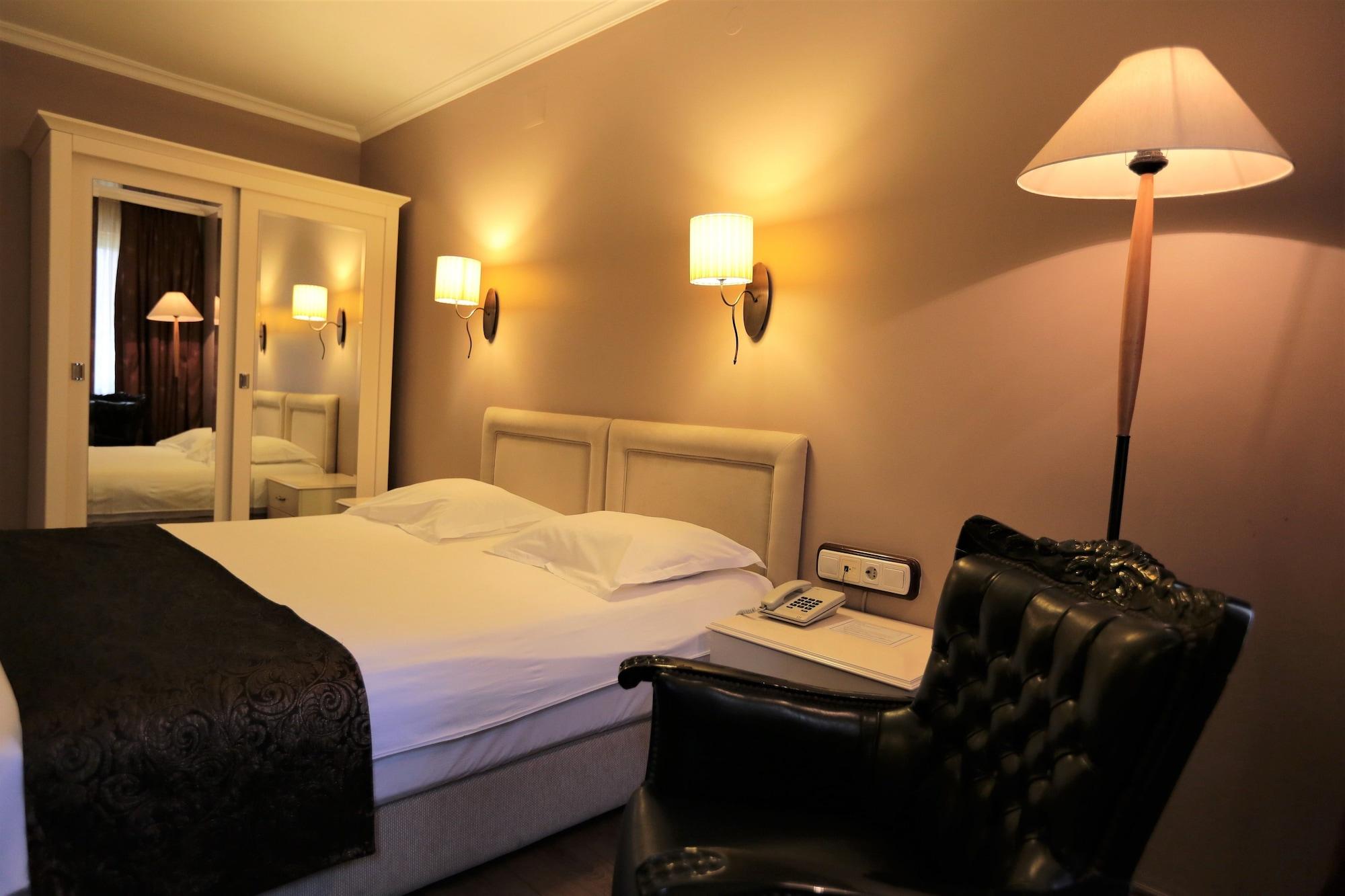 Montania Town Hotel Муданья Экстерьер фото