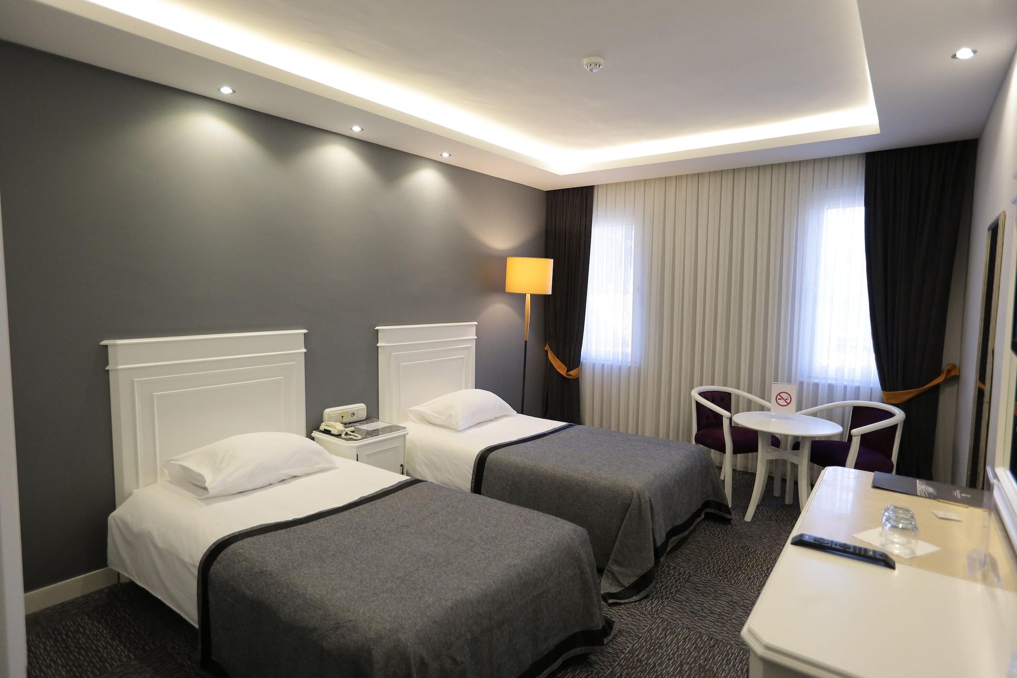Montania Town Hotel Муданья Экстерьер фото