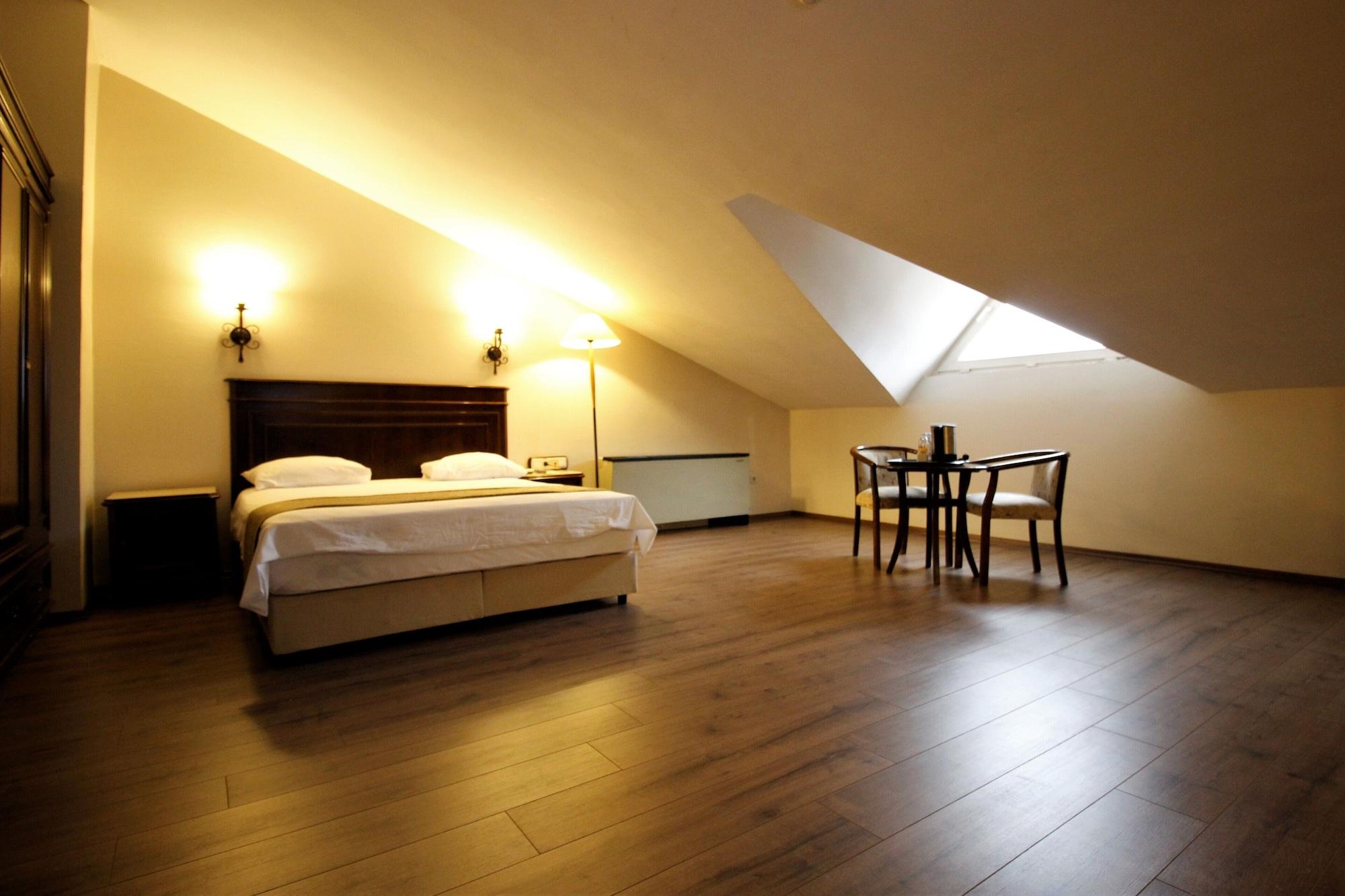 Montania Town Hotel Муданья Экстерьер фото