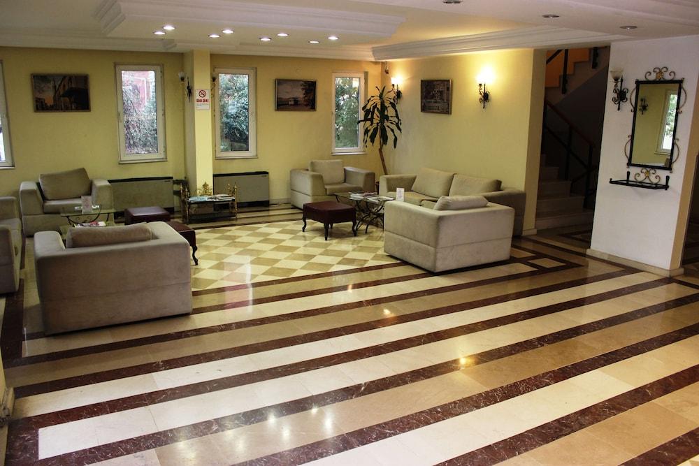Montania Town Hotel Муданья Экстерьер фото