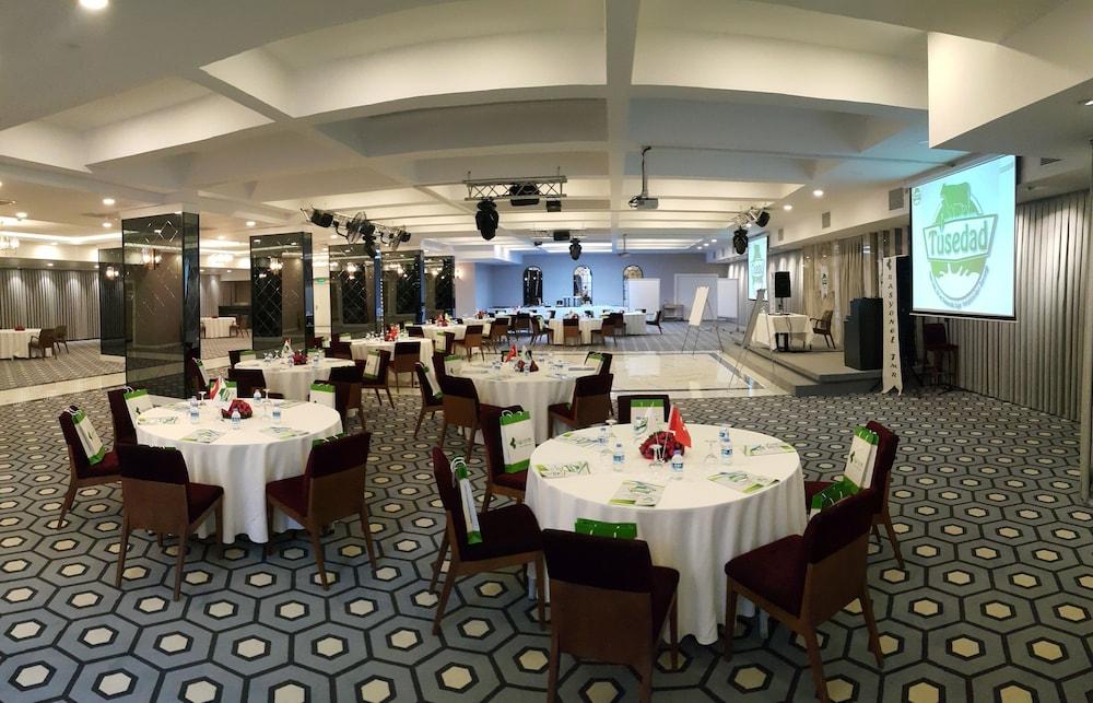 Montania Town Hotel Муданья Экстерьер фото