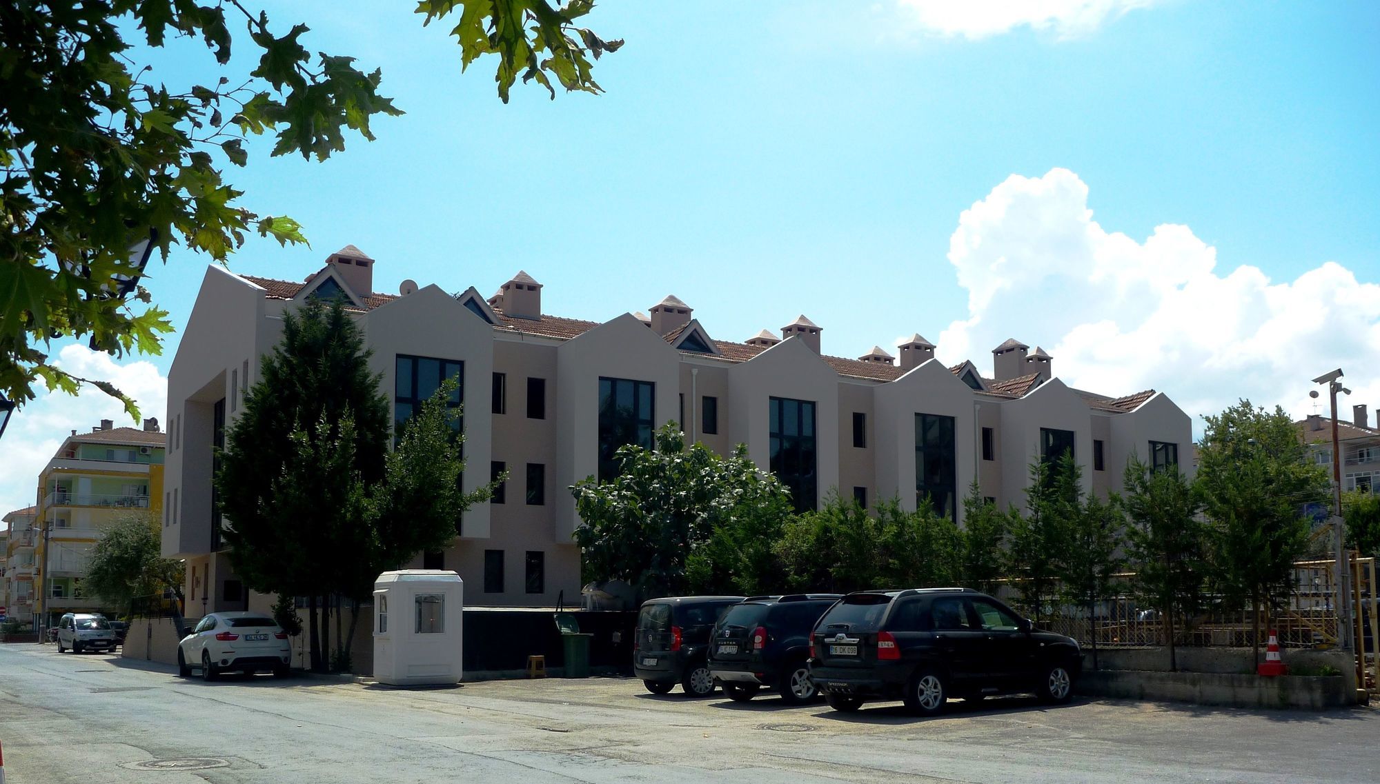 Montania Town Hotel Муданья Экстерьер фото