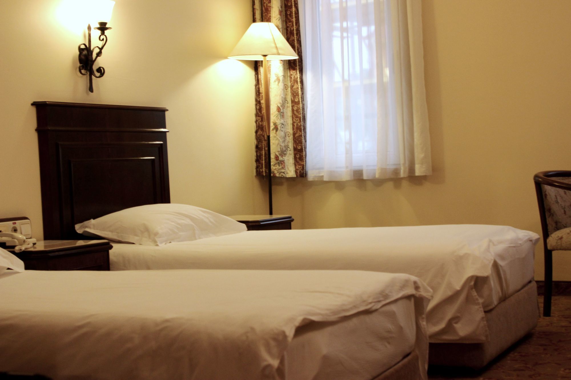 Montania Town Hotel Муданья Экстерьер фото