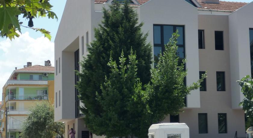 Montania Town Hotel Муданья Экстерьер фото