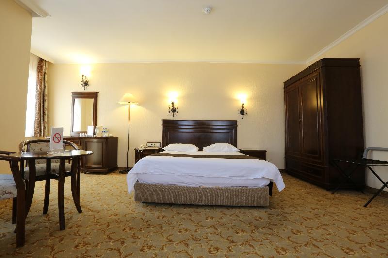 Montania Town Hotel Муданья Экстерьер фото