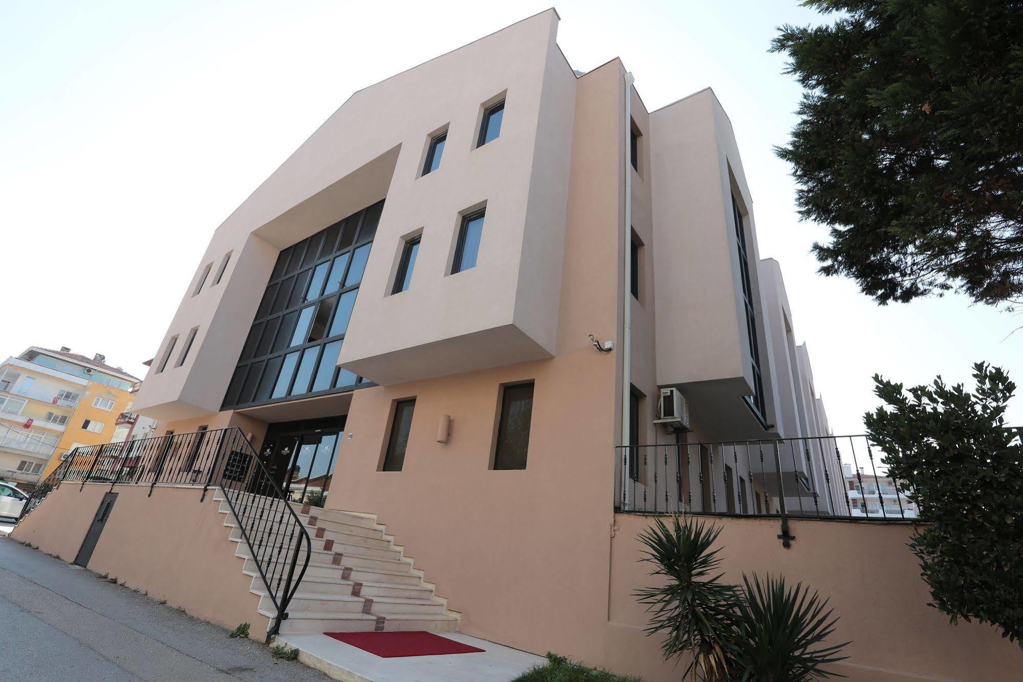 Montania Town Hotel Муданья Экстерьер фото
