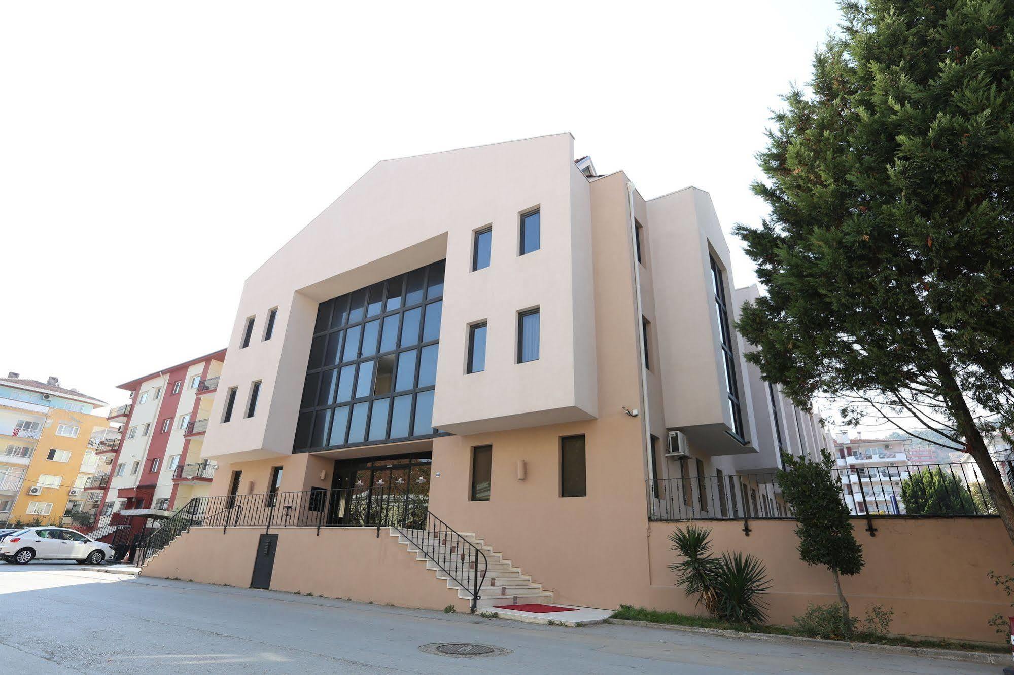 Montania Town Hotel Муданья Экстерьер фото