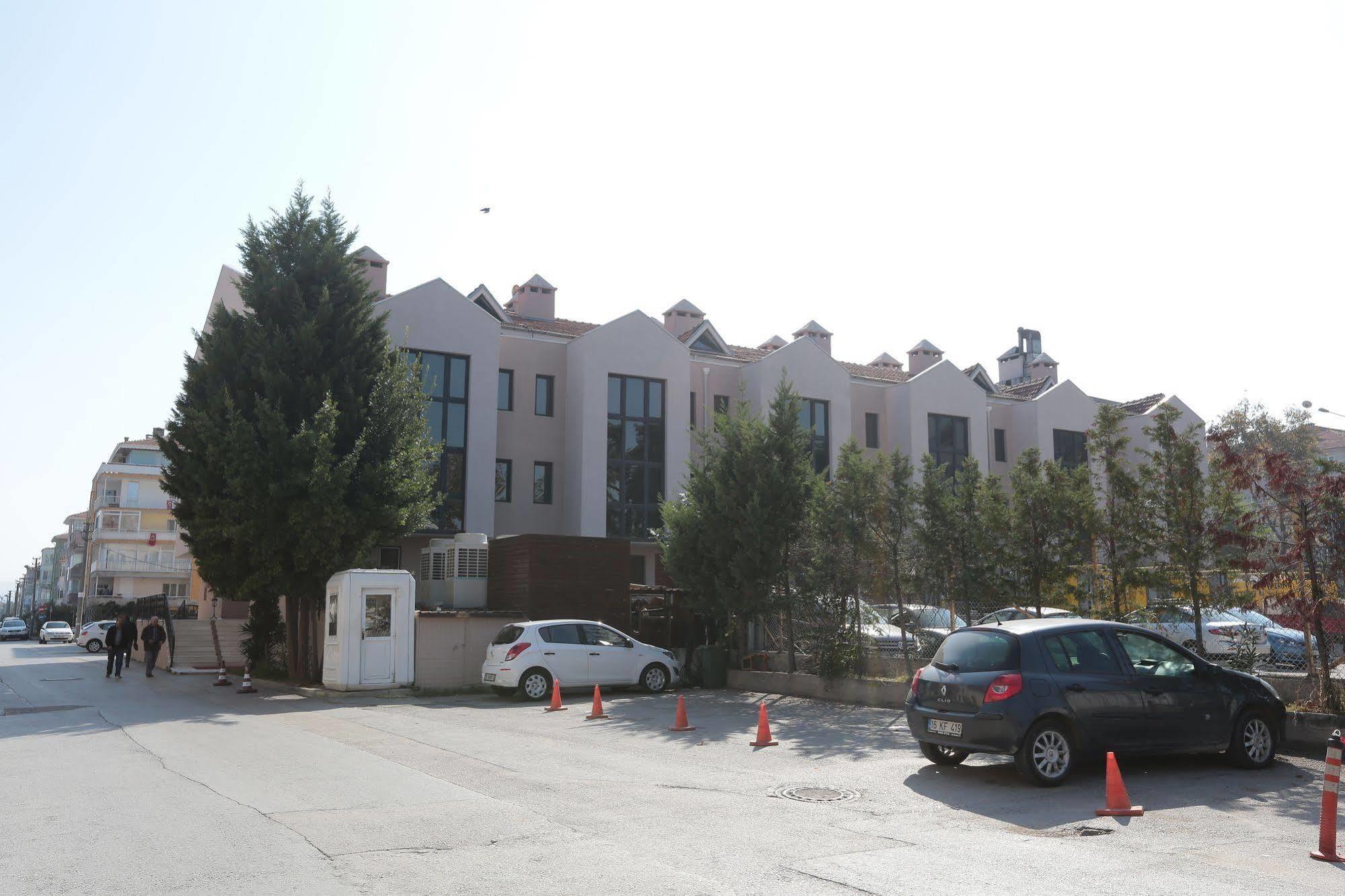 Montania Town Hotel Муданья Экстерьер фото