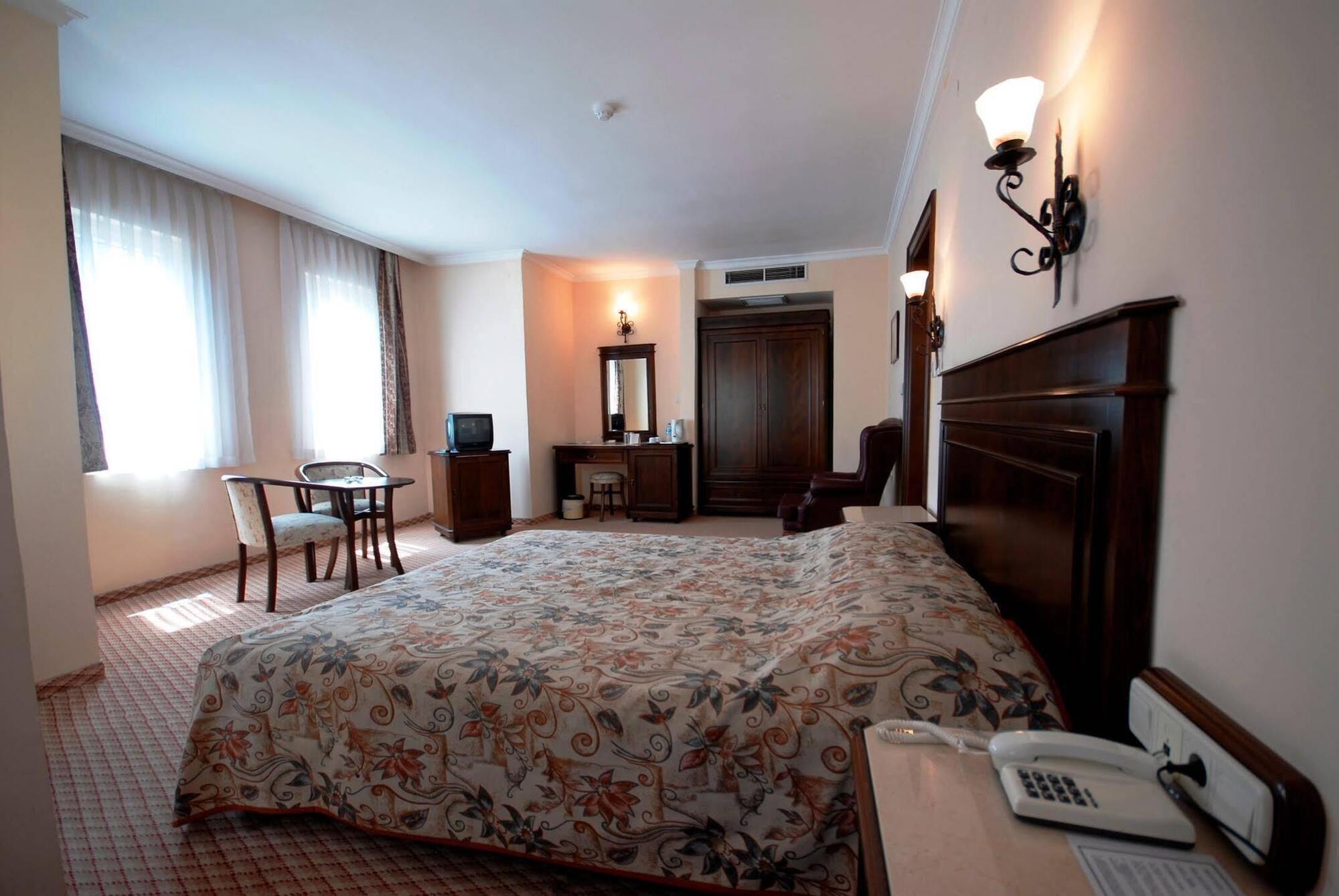 Montania Town Hotel Муданья Экстерьер фото
