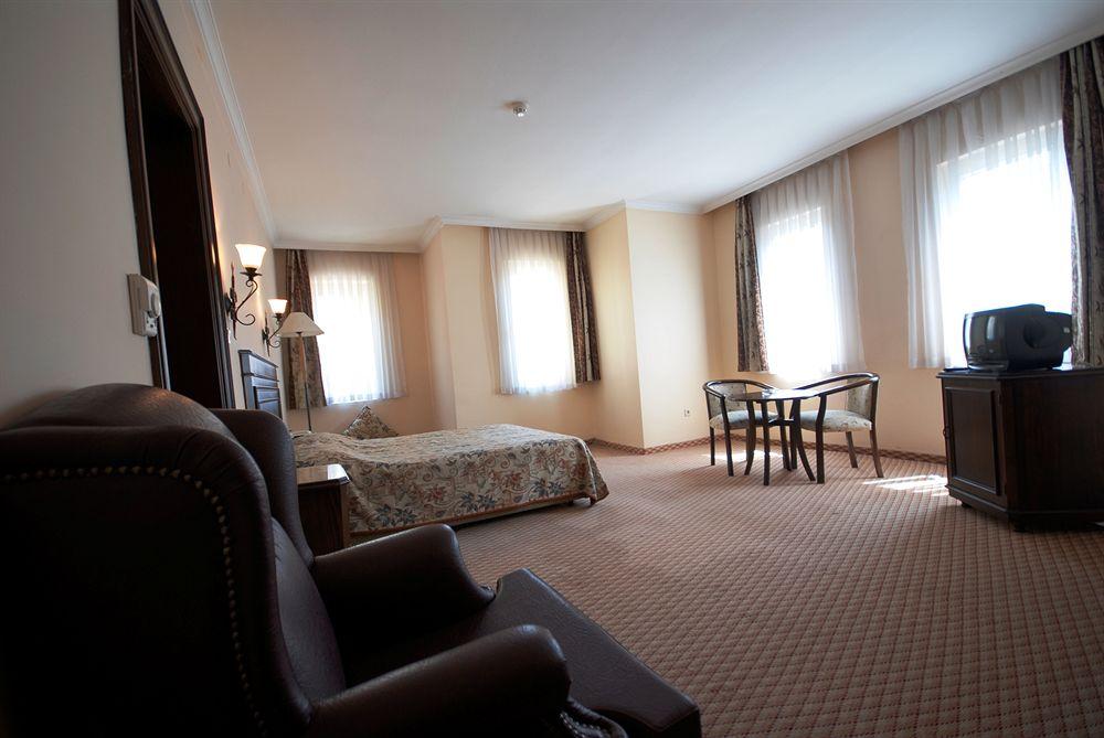 Montania Town Hotel Муданья Экстерьер фото