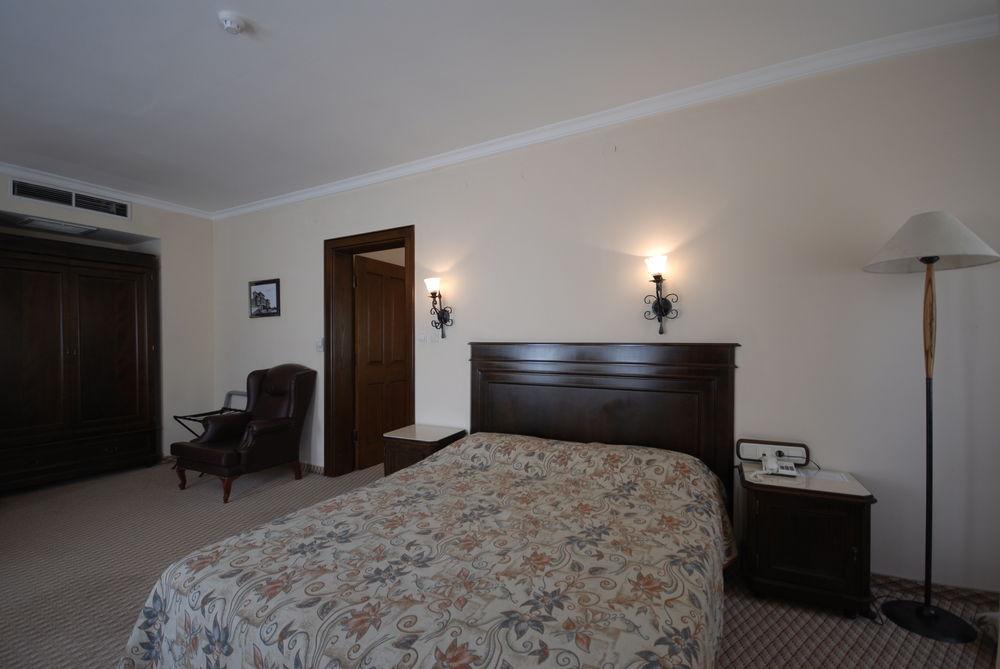 Montania Town Hotel Муданья Экстерьер фото